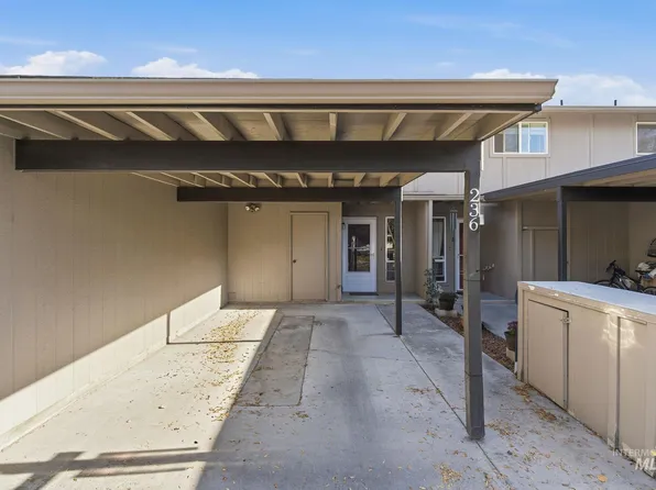 236 N Eagle Glen Ln, Eagle, ID 83616