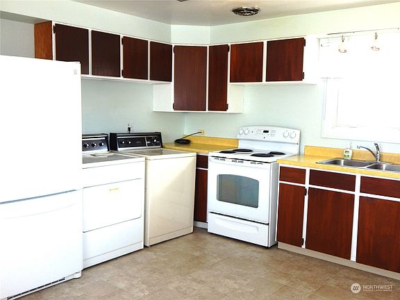 3rd image of 4259 Joann Drive NE