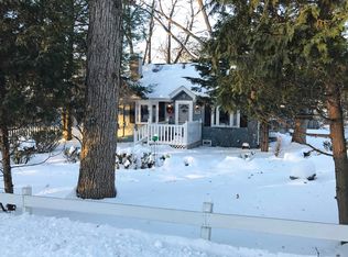 210 Waubun Dr, Fontana, WI 53125