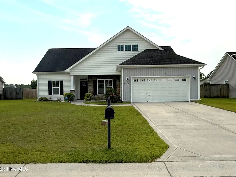 513 New Hanover Trl — Photo 1