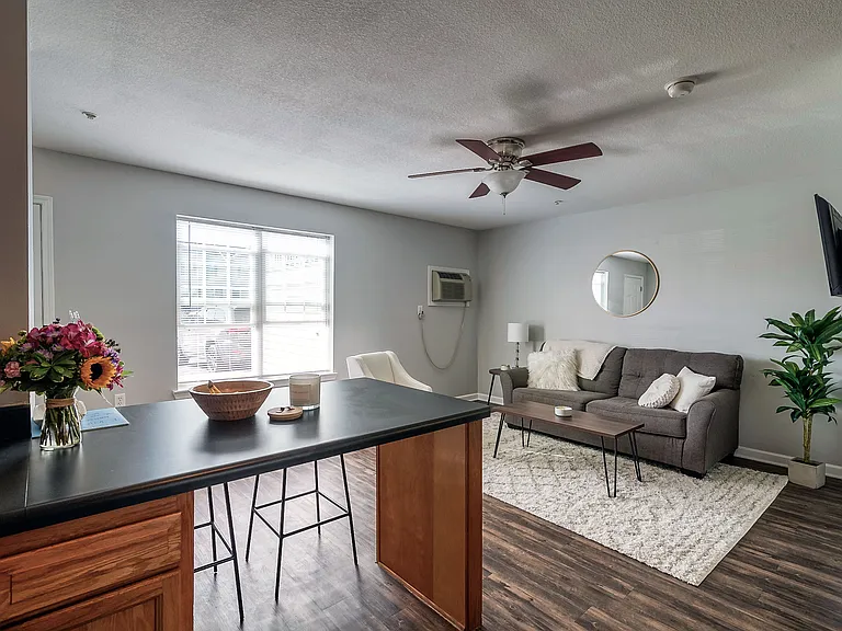 The Paddock Townhomes - Student Living Priced Per Room — Photo 6
