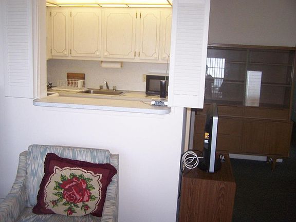 5th image of 346 Southampton Dr #C