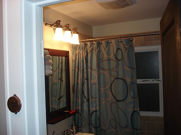4th image of 5444 Winthrop Ave