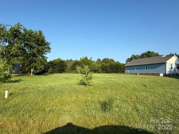 1669 Mack Ct, Newton, NC 28658