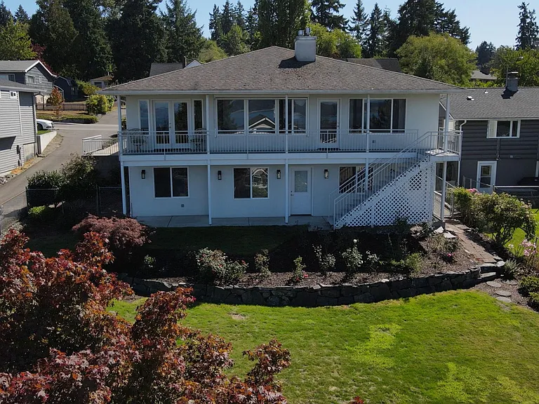 1207 Sequalish St — Photo 3