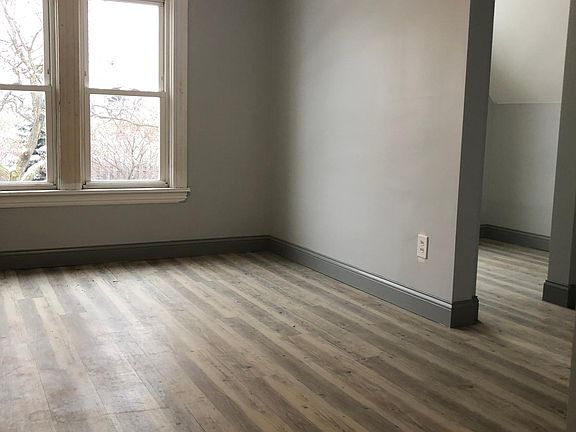 3rd image of 806 44th Ave N #2