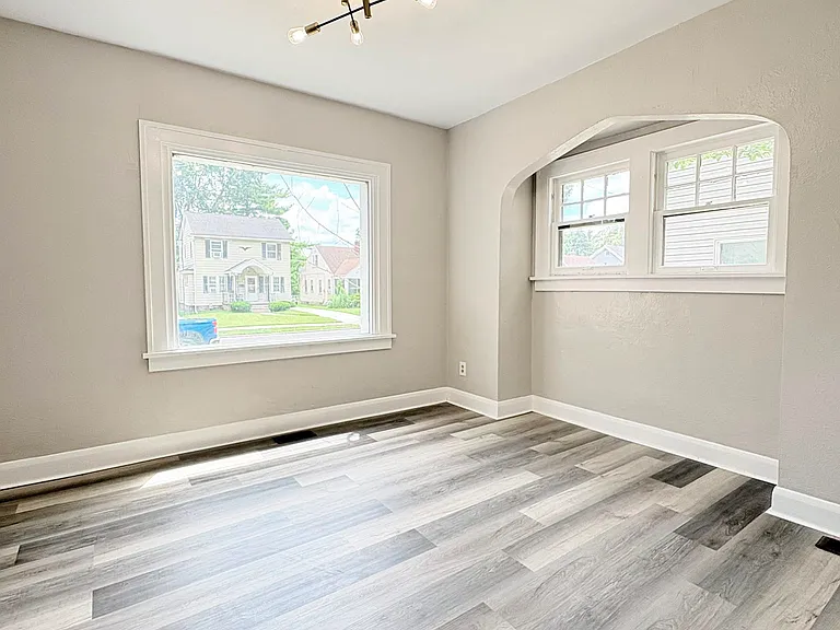 804 Alvison Rd — Photo 8