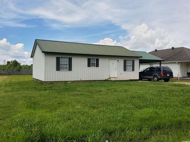 2nd image of 201 & 209 Landrum Ln