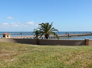 18 Royal Oaks Trl, Rockport, TX 78382