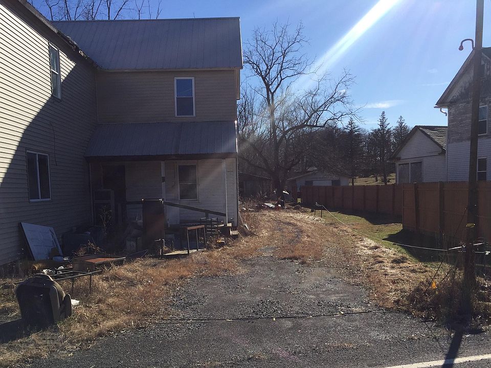 2nd image of 327 Pond Hill Mountain Rd