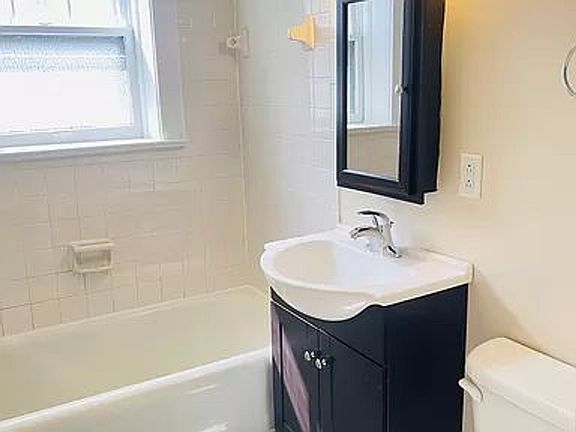 4th image of 409 Stolp Ave #206