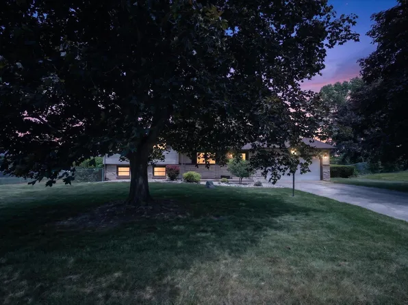 18035 Chipstead Dr, South Bend, IN 46637