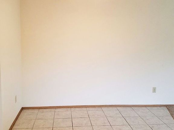 5th image of 919 28th St NE APT D