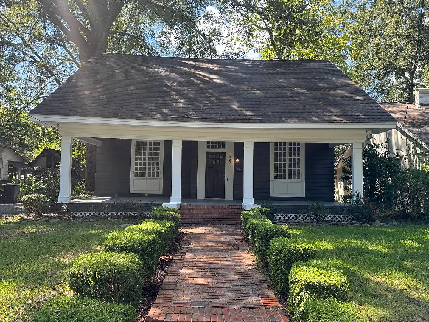 Beautiful Old Cloverdale Home on Graham — Photo 1
