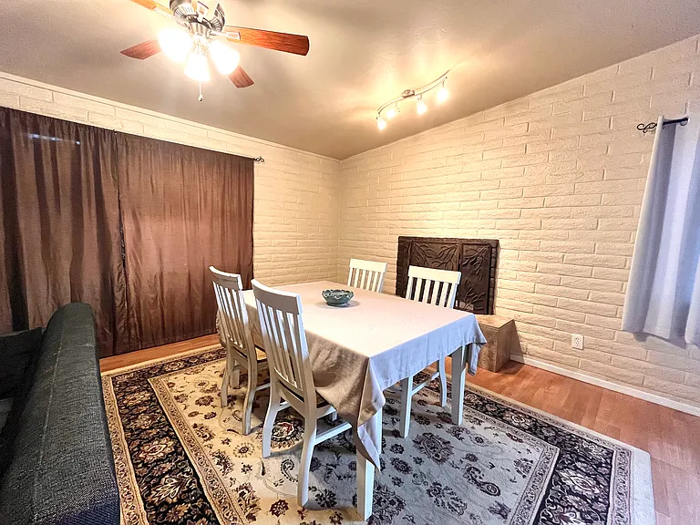 810 E Graybill Dr — Photo 2