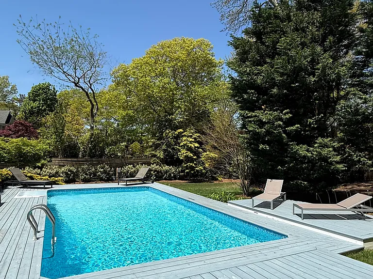 41 Hawthorne Rd — Photo 1