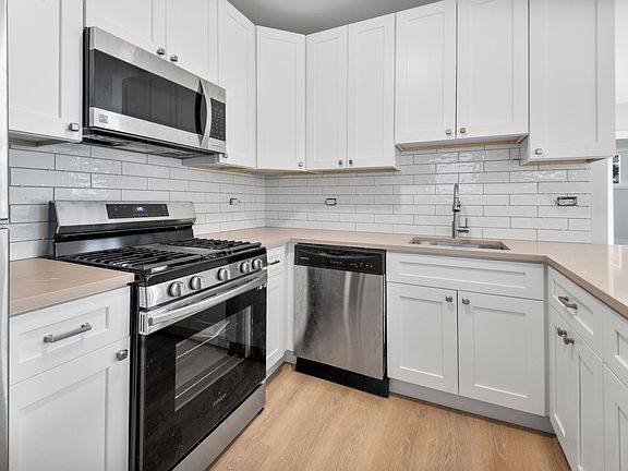 2nd image of 873 N Paulina St APT 2R