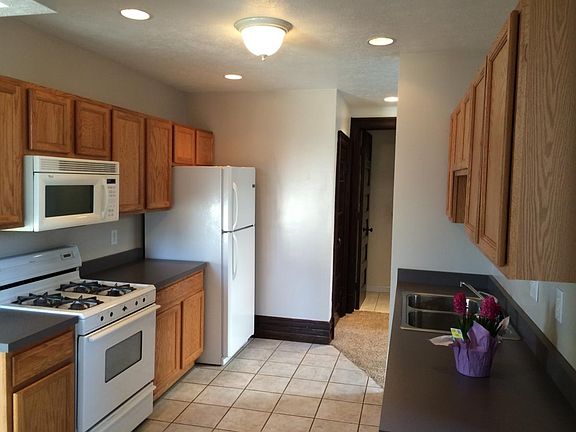 4th image of 202 E 10th St #Up