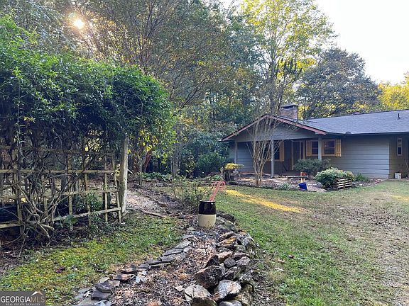 3rd image of 185 Clover Leaf Rd