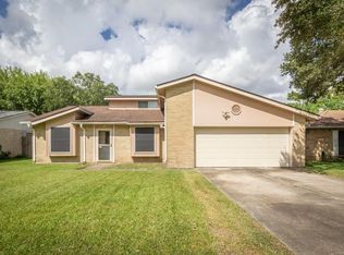 49 Wagon Lane Loop, Angleton, TX 77515