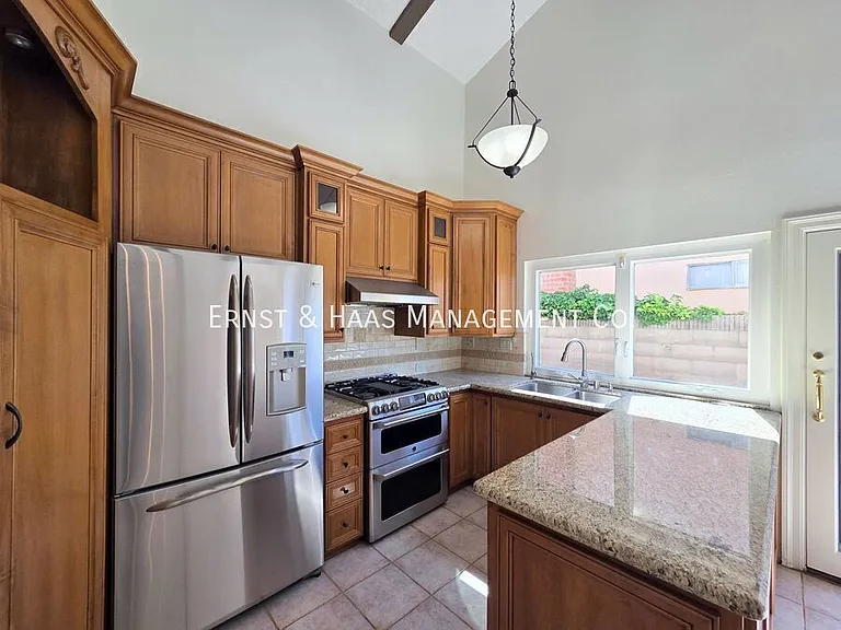 10835 Slater Ave — Photo 15