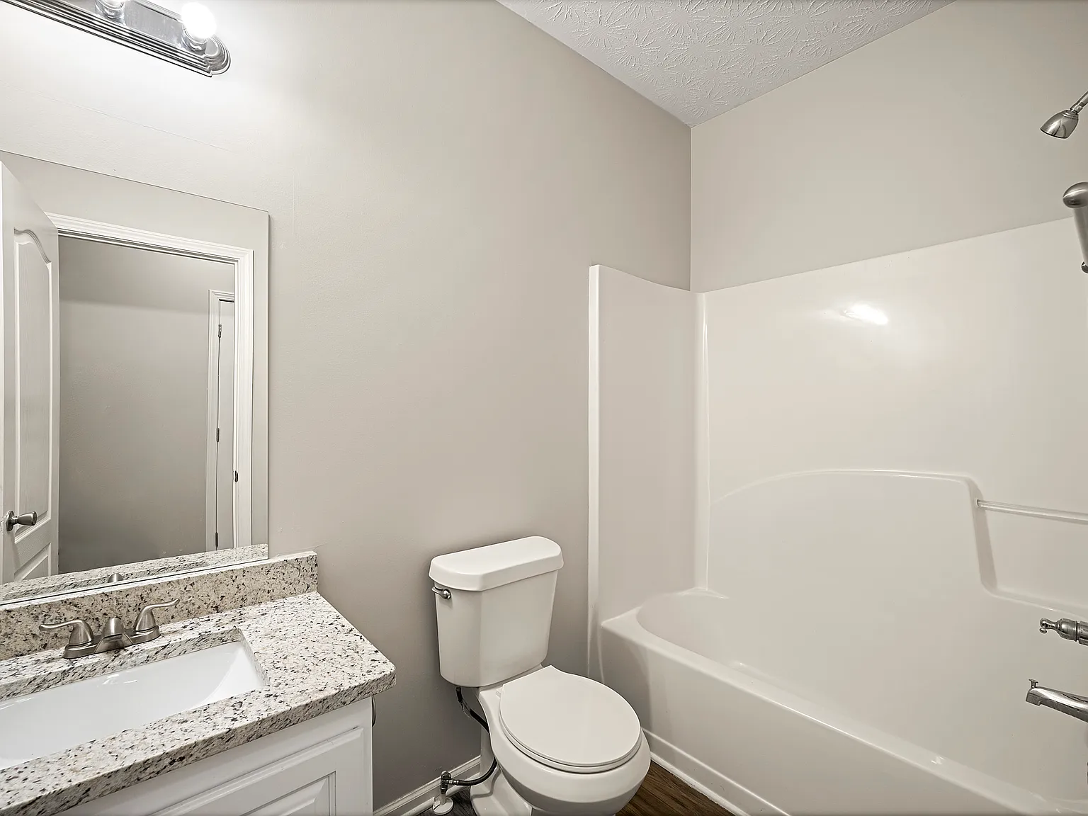 5 bed, 3195 sqft, $2,600 — Photo 2