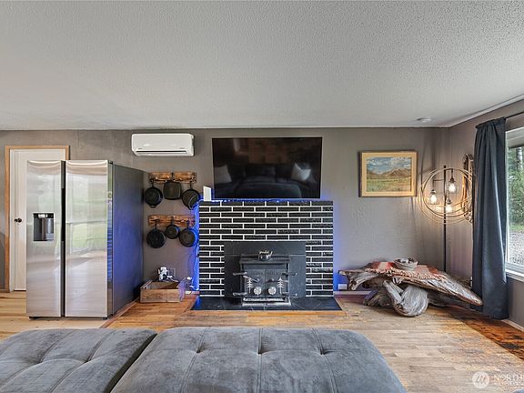 3rd image of 4653 Wishkah Road