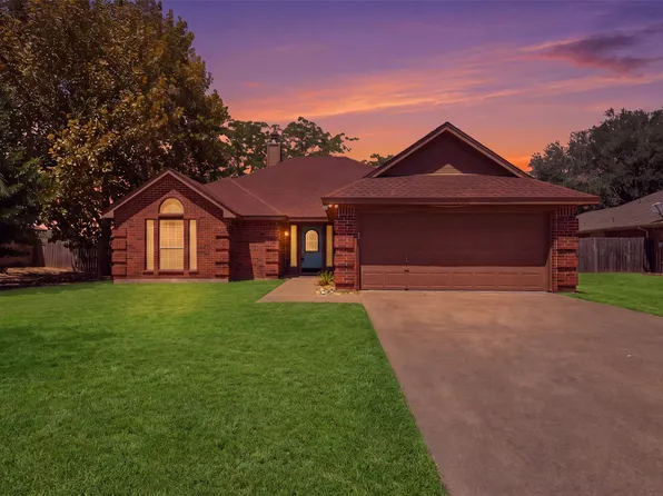 1507 Saddle Creek Ct, Granbury, TX 76048