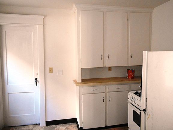 4th image of 1143 W 11th St Floor 2