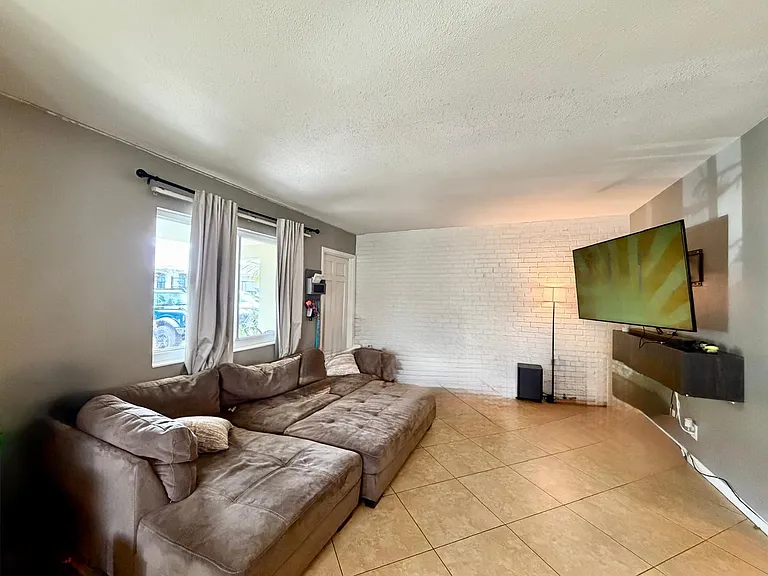 4731 NE 21st Ter #2 — Photo 4