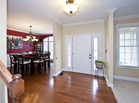 4th image of 327 Willow Walk Ln