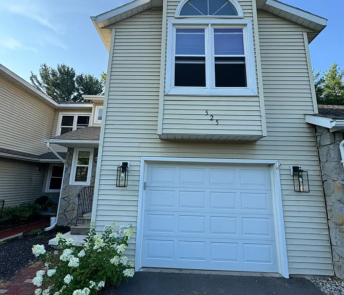 525 Highwood Cir — Photo 1