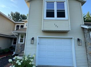 525 Highwood Cir, Albany, NY 12203