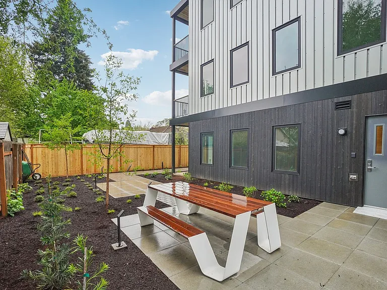 Boxcar Commons - Modern Living in Central Beaverton — Photo 33