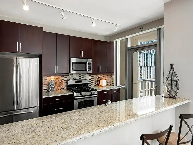 123 S Green St #903B — Photo 7