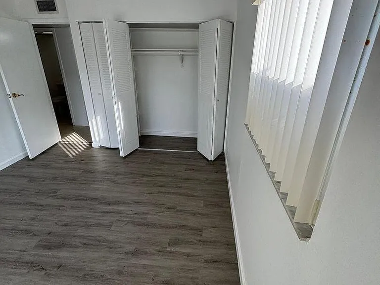 201 Brittany E — Photo 11