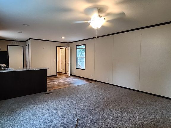 4th image of 401 Hillcrest St #45