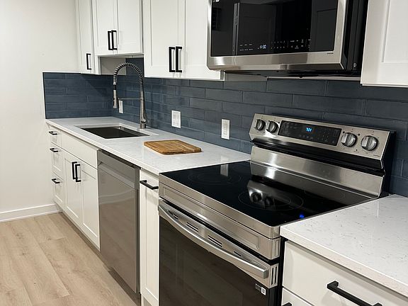 5th image of 14316 35th Ave NE #B