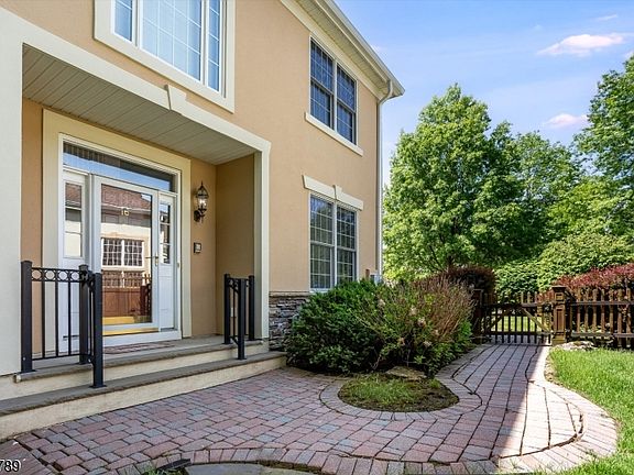 4th image of 16 Wyckoff Way