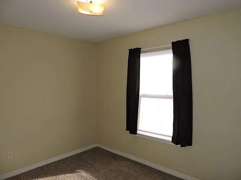 1005 Antigua Cir — Photo 12