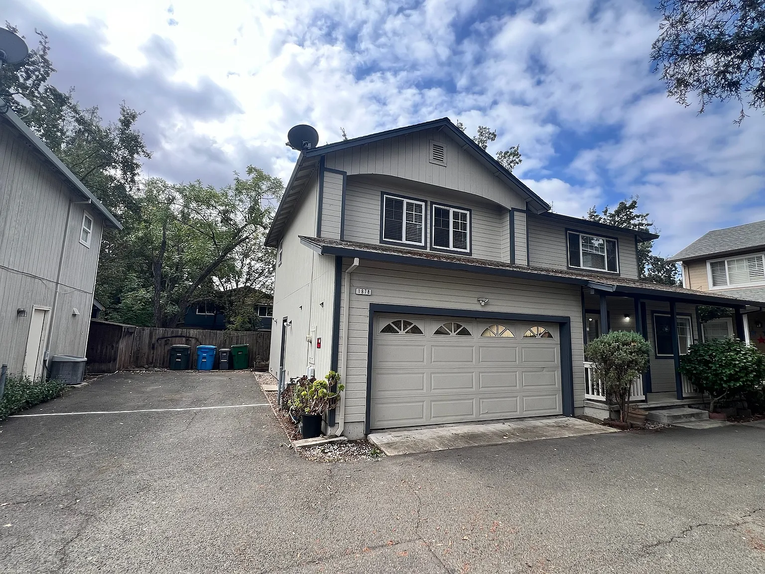 3 bed, 2.5 bath, 1615 sqft, $3,400 — Photo 2