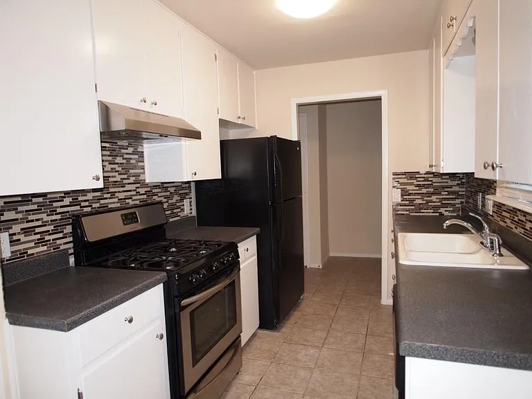 7101 Twisted Oaks Dr — Photo 2