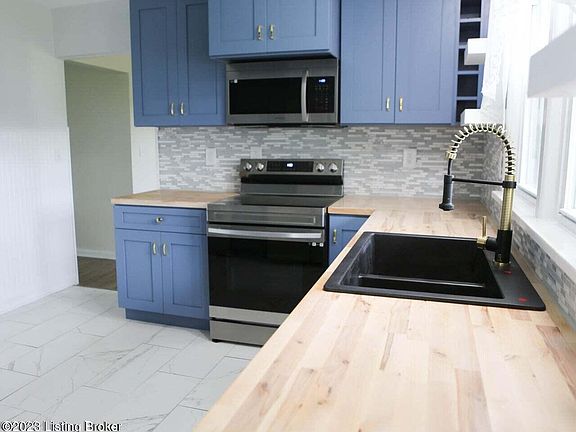4th image of 110 Roberts St