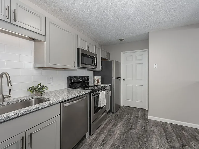 Skyridge Apartment Homes — Photo 8