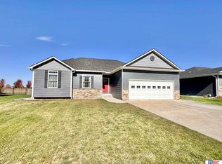 152 Maple St, Seward, NE 68434