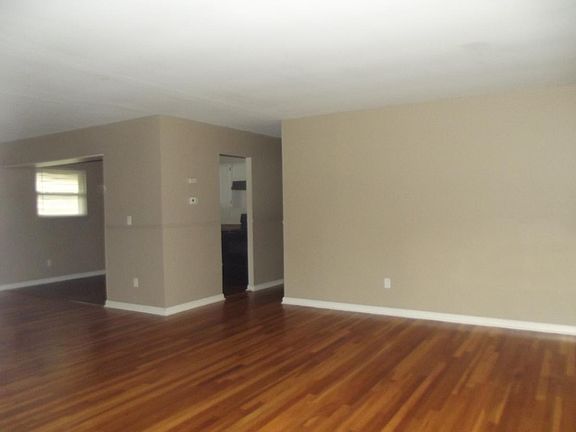4th image of 852 Glasgow Dr