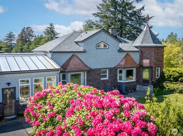 902 S Sunset Drive, Tacoma, WA 98465
