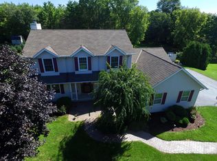 2310 Spring Hill Dr, Cedarburg, WI 53012