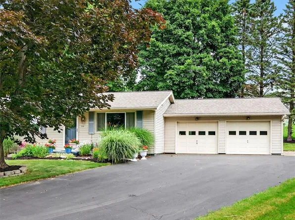 144 Hamden Cir, Hilton, NY 14468