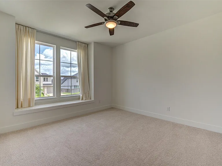 10318 Fountain Shore Dr — Photo 32